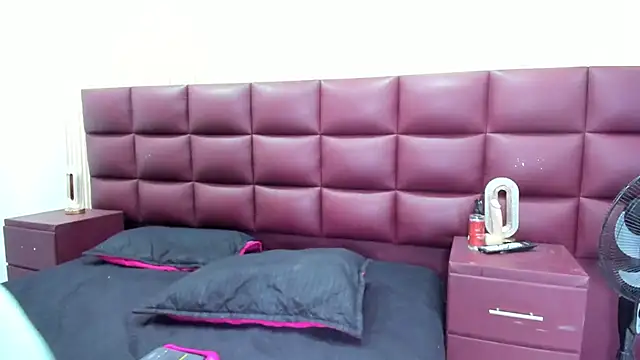 Snapshot of JulietaKane chatting on 11-22-25, 05:28 JulietaKane online show from 11-22-25, 05:28