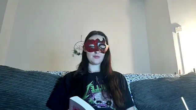 LexiSnowUK online show from 12-15-25, 09:24