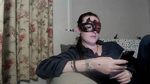 LexiSnowUK online show from 04-13-26, 07:41