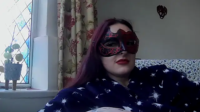 LexiSnowUK online show from 04-22-26, 08:39