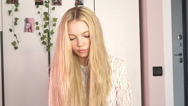 Snapshot of norakisses chatting on 05-13-26, 07:28 norakisses online show from 05-13-26, 07:28