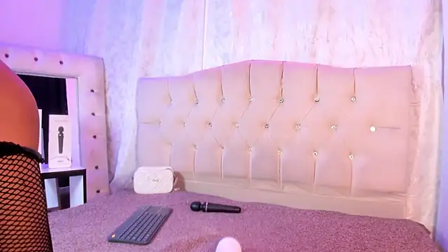 Strella ferrera online show from 12-19-25, 09:11