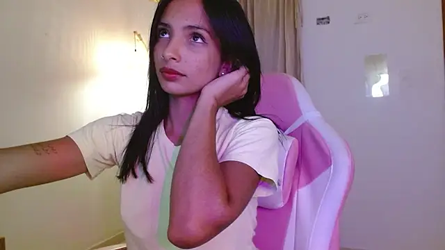 AnnitaSerna  online show from 04-11-26, 03:44