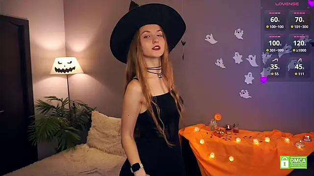 EsmaCarll online show from 10-30-25, 08:31