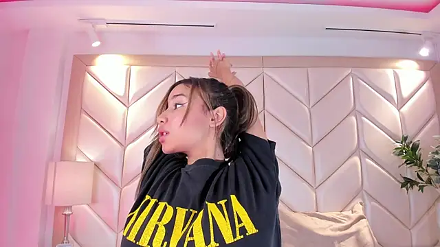 NairobiLee online show from 04-10-26, 12:54