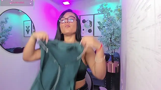 Tiara rr online show from 03-31-26, 03:52