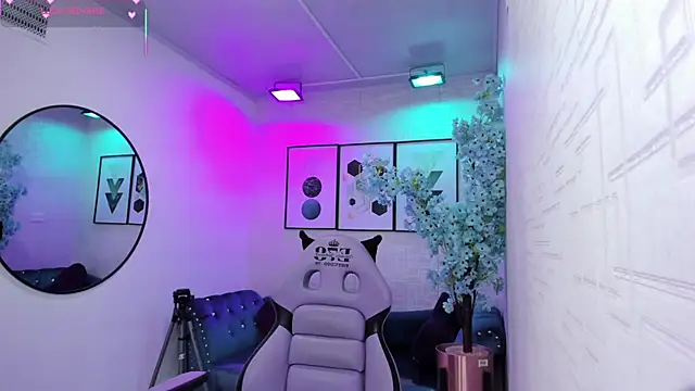 Tiara rr online show from 04-14-26, 03:34