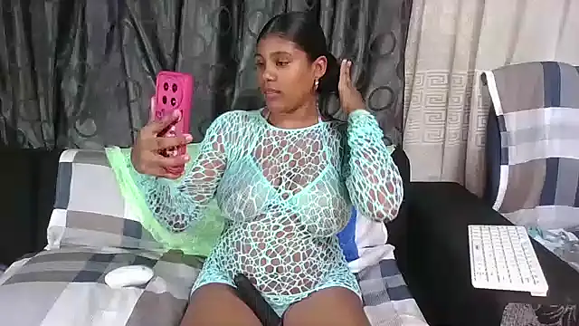 Snapshot of Lilmisskay18 chatting on 06-15-26, 04:09 Lilmisskay18 online show from 06-15-26, 04:09