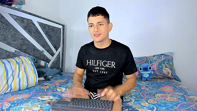 Snapshot of ander_deimond_ chatting on 02-14-25, 05:36 ander deimond online show from 02-14-25, 05:36