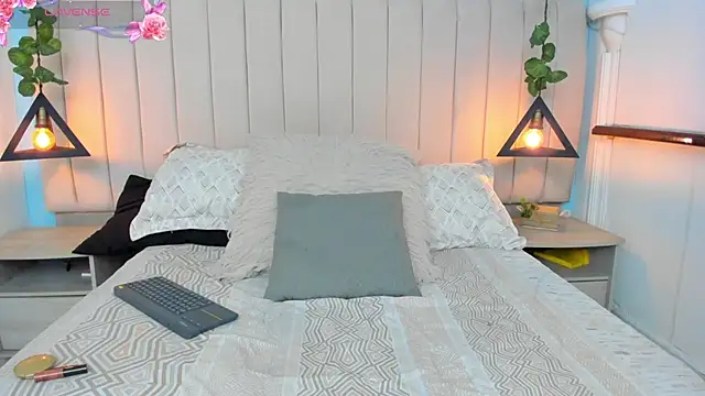 JulianaWaldo online show from 01-28-25, 01:27