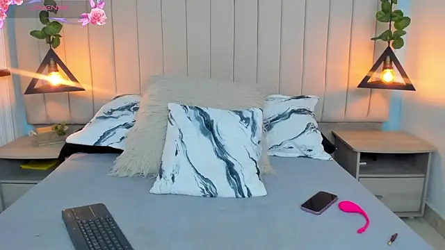 JulianaWaldo online show from 01-31-25, 01:02