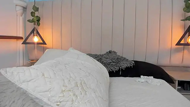 JulianaWaldo online show from 02-01-25, 04:44