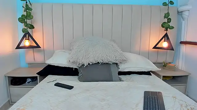 JulianaWaldo online show from 02-11-25, 01:09