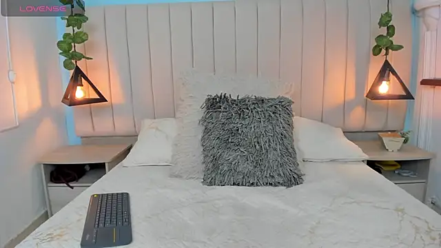 JulianaWaldo online show from 02-16-25, 01:49