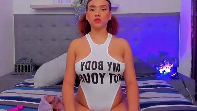 JulianaWaldo online show from 11-19-25, 03:34