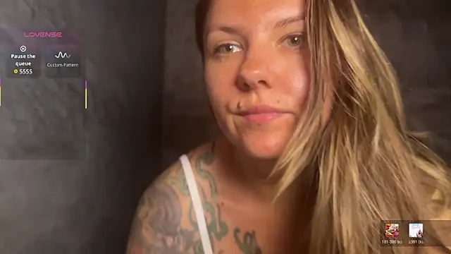 Snapshot of _private_person_ chatting on 02-01-26, 02:26 private person online show from 02-01-26, 02:26