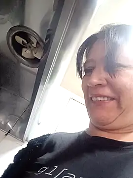 carolina linarez69 online show from 10-27-25, 06:45