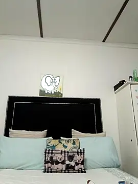 Snapshot of contagiousqueen chatting on 02-17-26, 06:21 contagiousqueen online show from 02-17-26, 06:21