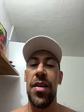 Snapshot of dantedesirexx chatting on 02-25-25, 08:19 dantedesirexx online show from 02-25-25, 08:19