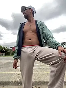 Snapshot of dantedesirexx chatting on 02-27-25, 02:54 dantedesirexx online show from 02-27-25, 02:54