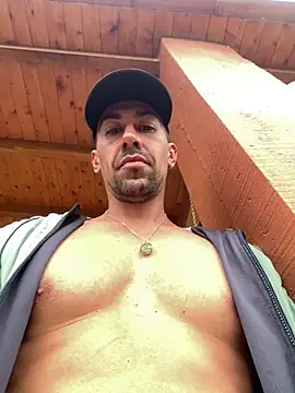 Snapshot of dantedesirexx chatting on 02-28-25, 08:39 dantedesirexx online show from 02-28-25, 08:39