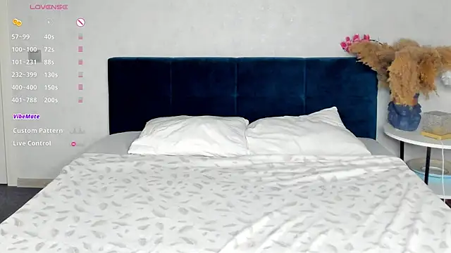 Snapshot of Esme_Runn chatting on 10-22-25, 03:29 Esme Runn online show from 10-22-25, 03:29