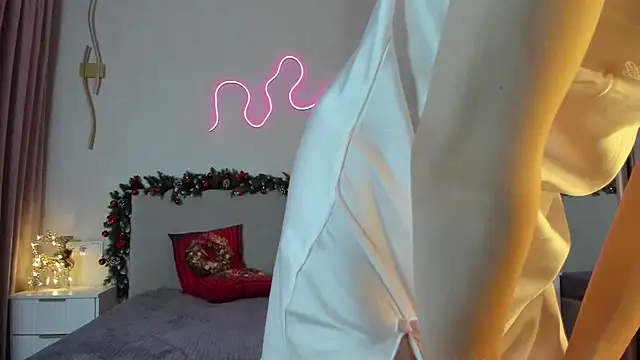 flora off online show from 01-10-25, 02:34