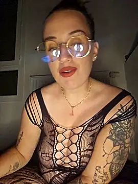 lindsay 33off online show from 11-18-25, 09:08