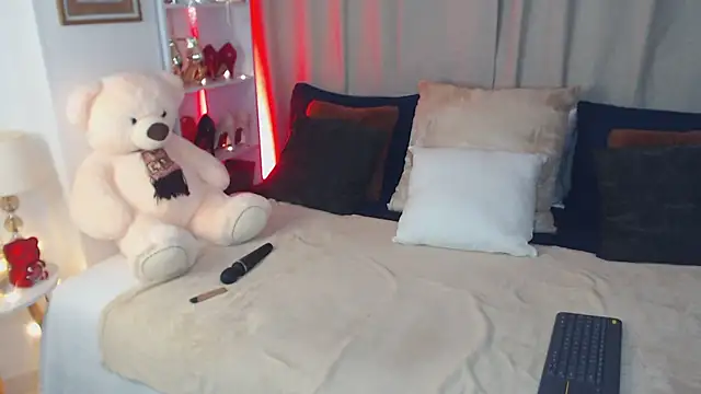 Snapshot of AnnaRouge chatting on 02-21-26, 02:34 AnnaRouge online show from 02-21-26, 02:34