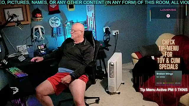 Snapshot of Pilot_Dave_69 chatting on 11-25-25, 05:40 Pilot Dave 69 online show from 11-25-25, 05:40