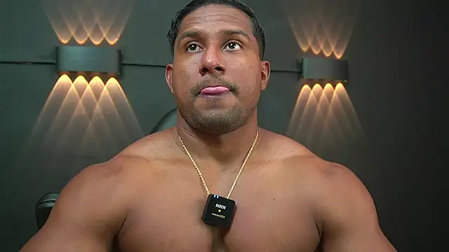 Snapshot of CallumMuscle chatting on 12-25-24, 06:19 CallumMuscle online show from 12-25-24, 06:19