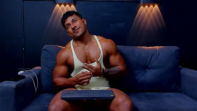 Snapshot of CallumMuscle chatting on 02-14-25, 03:33 CallumMuscle online show from 02-14-25, 03:33