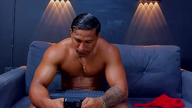 Snapshot of CallumMuscle chatting on 02-25-25, 12:45 CallumMuscle online show from 02-25-25, 12:45