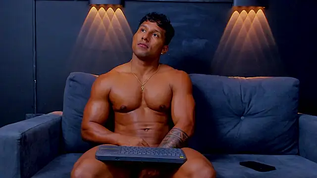 Snapshot of CallumMuscle chatting on 03-05-25, 09:38 CallumMuscle online show from 03-05-25, 09:38