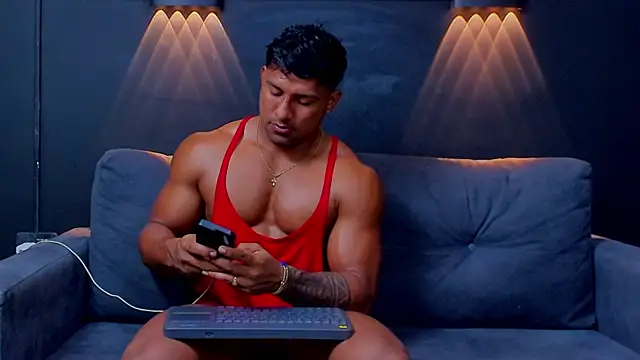 Snapshot of CallumMuscle chatting on 03-13-25, 03:39 CallumMuscle online show from 03-13-25, 03:39