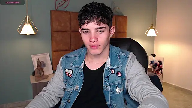 AlejooTwink online show from 02-07-25, 04:14