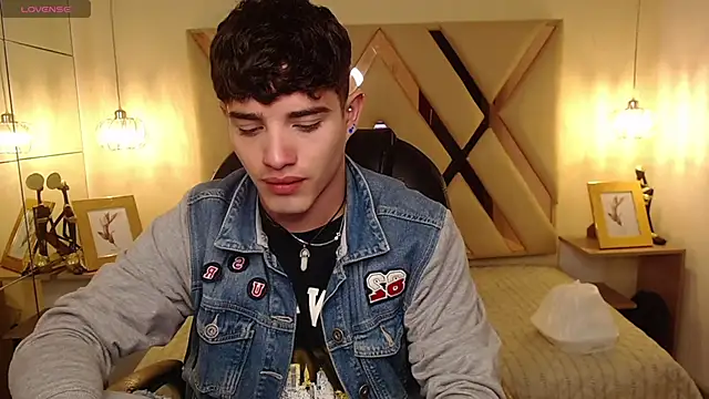 AlejooTwink online show from 03-21-25, 07:24