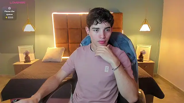 AlejooTwink online show from 11-05-25, 03:50