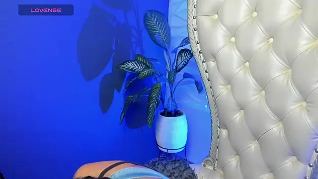 Layla 707 online show from 10-31-25, 12:22