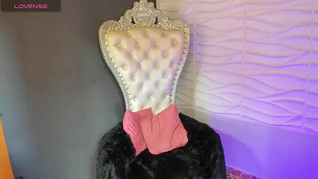 Layla 707 online show from 04-15-26, 07:58