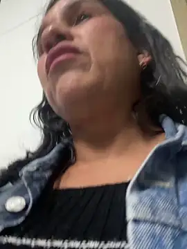 Snapshot of siri_duque chatting on 09-10-25, 01:49 siri duque online show from 09-10-25, 01:49