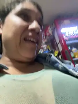 Snapshot of siri_duque chatting on 07-12-26, 03:41 siri duque online show from 07-12-26, 03:41