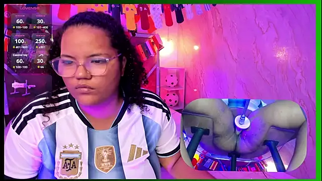 Snapshot of MhiaRey chatting on 06-28-26, 01:17 MhiaRey online show from 06-28-26, 01:17
