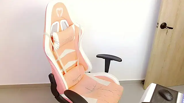 Snapshot of Kylie_martinez chatting on 03-01-25, 04:15 Kylie martinez online show from 03-01-25, 04:15