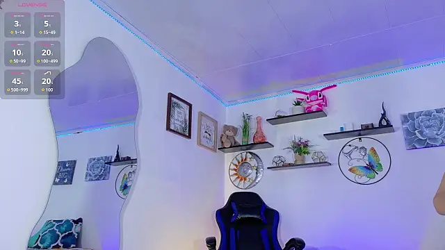 Noah tyler  online show from 10-09-25, 01:47