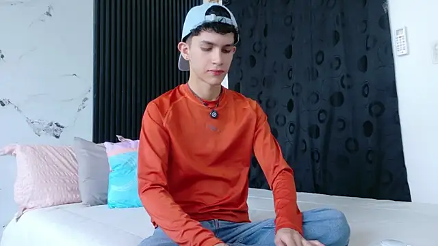 Noah tyler  online show from 03-21-26, 06:44