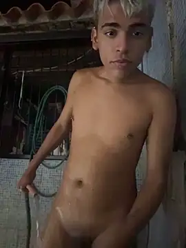 Snapshot of Leo_bunny_hot chatting on 05-01-26, 02:05 Leo bunny hot online show from 05-01-26, 02:05