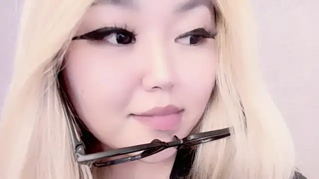 Snapshot of amelia_sunlight chatting on 02-26-25, 03:32 amelia sunlight online show from 02-26-25, 03:32