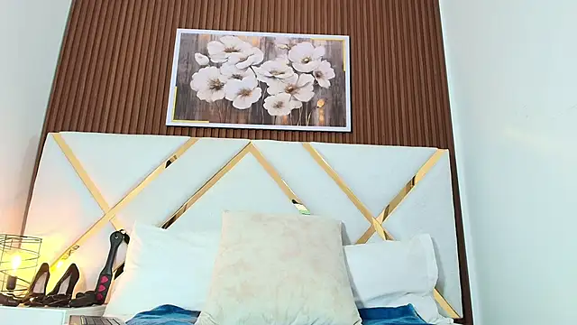 Snapshot of Slut_Milf_ chatting on 10-29-25, 07:48 Slut Milf online show from 10-29-25, 07:48