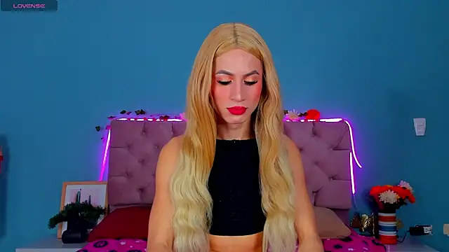 Snapshot of Ladanny_ chatting on 12-21-24, 01:42 Ladanny online show from 12-21-24, 01:42